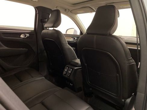Used 2025 Volvo XC40 B5 Plus image 21