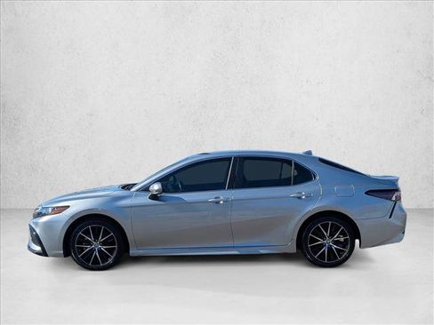 Used 2023 Toyota Camry SE image 9