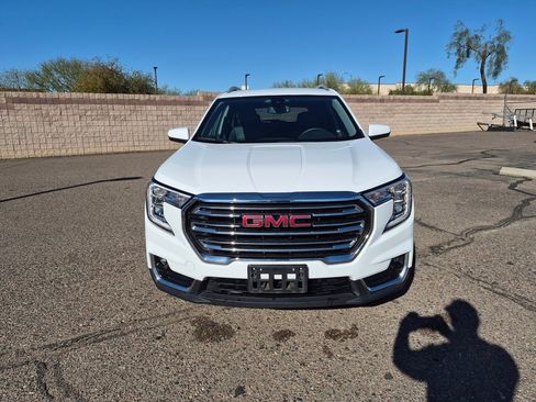 Used 2024 GMC Terrain SLT image 8