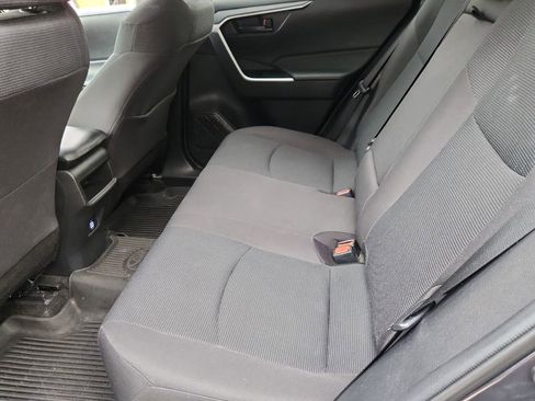 Used 2021 Toyota RAV4 LE image 13
