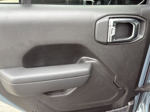 New 2025 Jeep Gladiator Mojave image 26