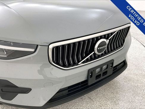 Certified 2025 Volvo XC40 B5 Core image 37