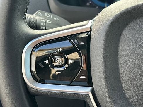 Used 2025 Volvo XC90 B6 Plus image 32