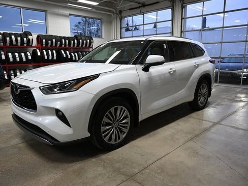 Used 2022 Toyota Highlander Platinum image 8
