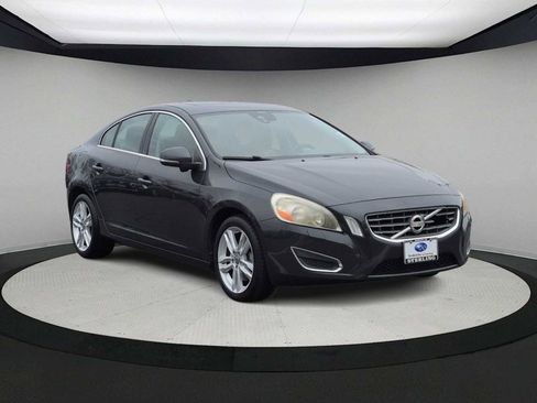 Used 2013 Volvo S60 T5 image 2