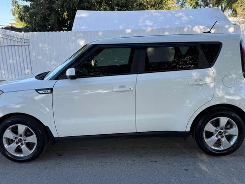 Used 2017 Kia Soul image 3