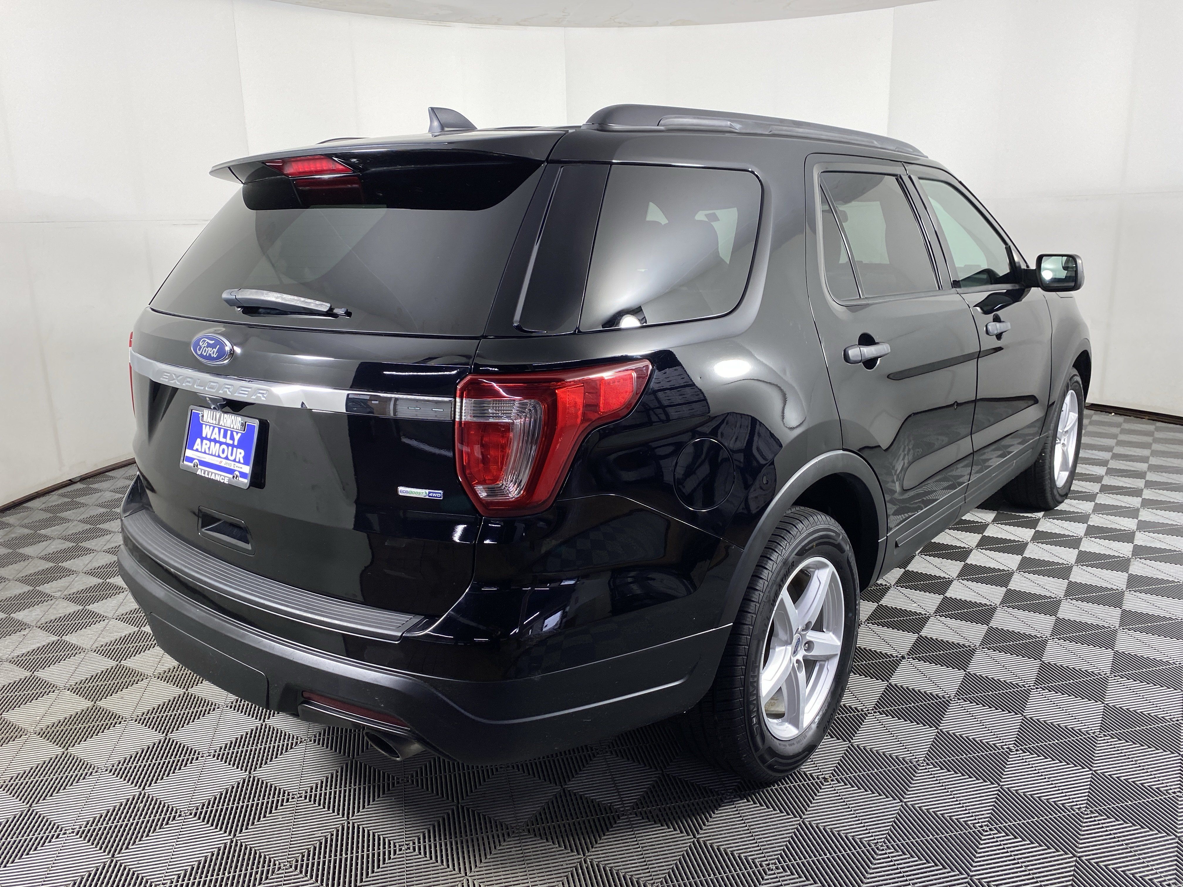 Used 2018 Ford Explorer 4WD w/ Class II Trailer Tow Package image 6