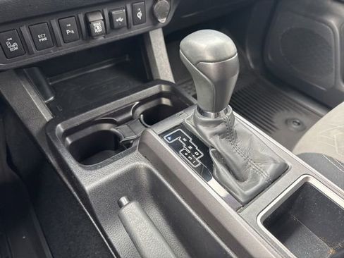 Used 2023 Toyota Tacoma TRD Sport w/ Technology Package AWD/4WD image 9