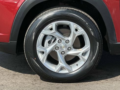 Certified 2024 Chevrolet Trax LS w/ LS Convenience Package FWD image 8