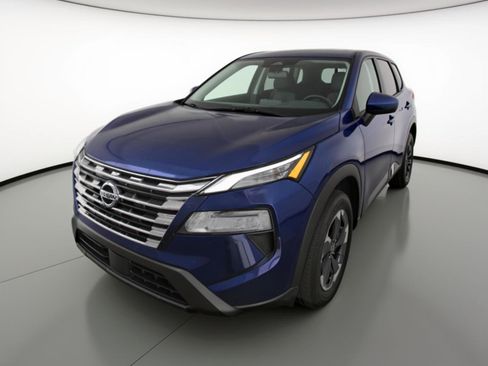 Used 2025 Nissan Rogue SV image 3