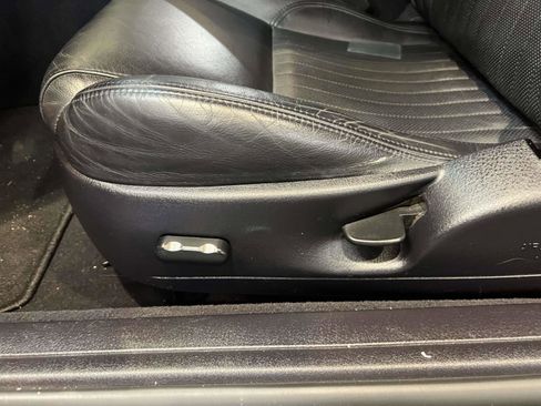 Used 2004 Ford Thunderbird image 17