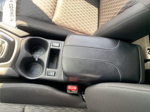 Used 2020 Nissan Rogue SV FWD image 24