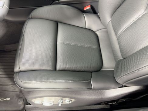 Certified 2026 Porsche Macan AWD/4WD image 14