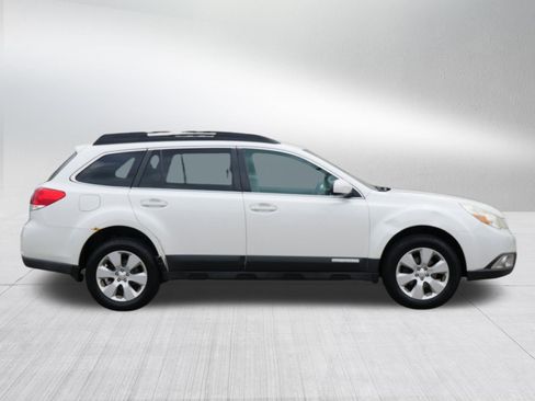 Used 2011 Subaru Outback 2.5i Premium w/ All-Weather Pkg AWD/4WD image 8