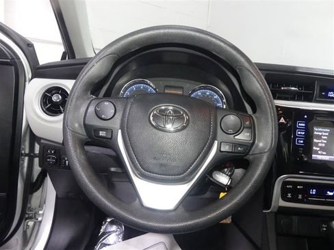 Used 2019 Toyota Corolla LE FWD image 29