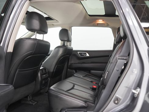 Used 2018 Nissan Pathfinder SL w/ SL Premium Package AWD/4WD image 17