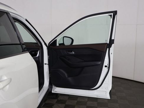 Used 2023 Nissan Rogue SL FWD image 20