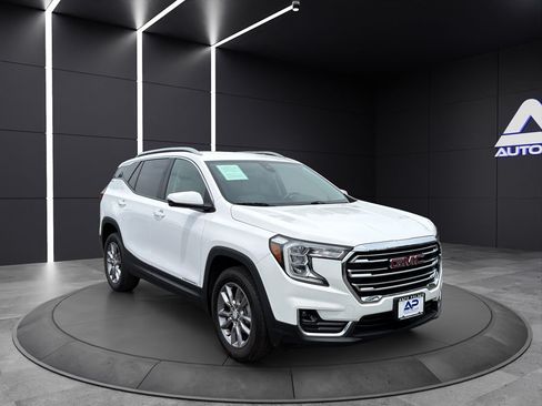 Used 2022 GMC Terrain SLT AWD/4WD image 3