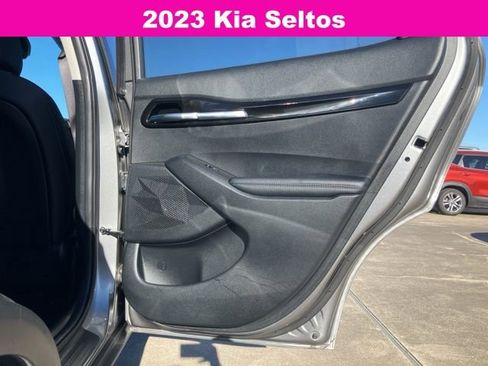 Used 2023 Kia Seltos S w/ Navigation Package image 15
