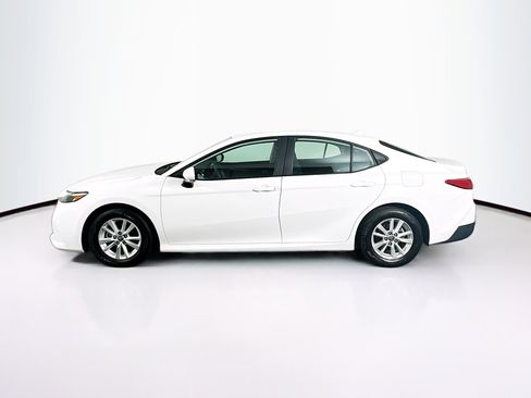 Used 2025 Toyota Camry LE image 4