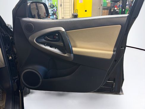 Used 2011 Toyota RAV4 4WD w/ Base L4 Extra Value Pkg image 29