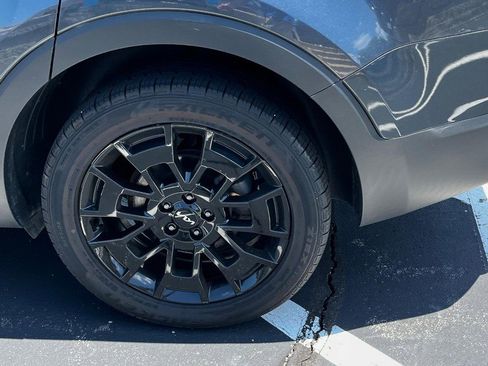 Used 2022 Kia Telluride EX w/ EX Premium Package image 7