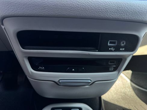 Used 2019 Chrysler Pacifica Limited w/ Advanced Safetytec Group FWD image 30