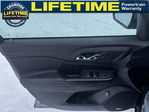 Certified 2023 GMC Acadia SLT w/ Trailering Package image 15