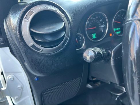 Used 2016 Jeep Wrangler Unlimited Sport w/ Connectivity Group AWD/4WD image 18