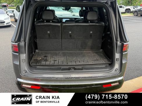 Used 2022 Jeep Wagoneer Series III w/ Premium Group I AWD/4WD image 26