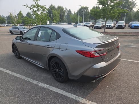 Used 2026 Toyota Camry SE FWD image 5