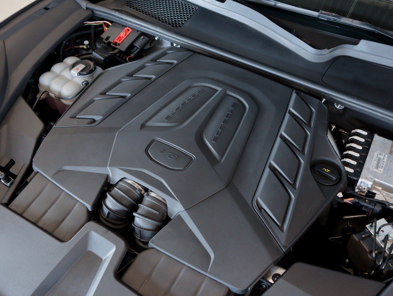 Certified 2025 Porsche Cayenne GTS AWD/4WD image 27