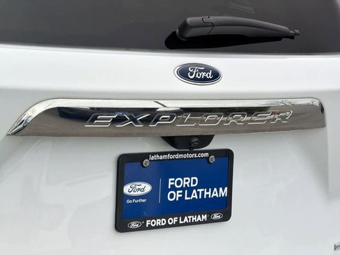 Used 2020 Ford Explorer XLT w/ Equipment Group 202A image 13