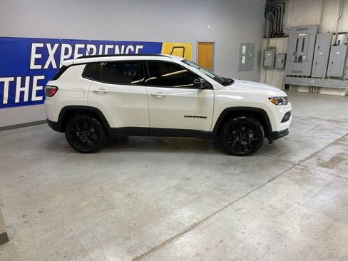 Used 2026 Jeep Compass Latitude AWD/4WD image 8