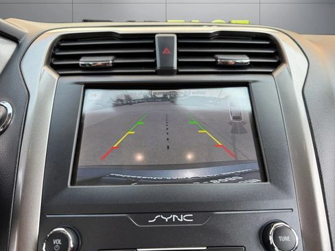 Used 2019 Ford Fusion SE FWD image 36