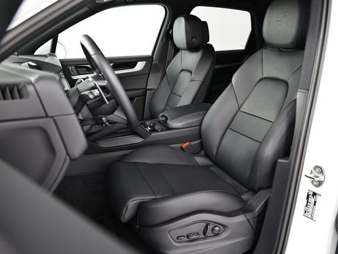 Certified 2025 Porsche Cayenne S AWD/4WD image 5