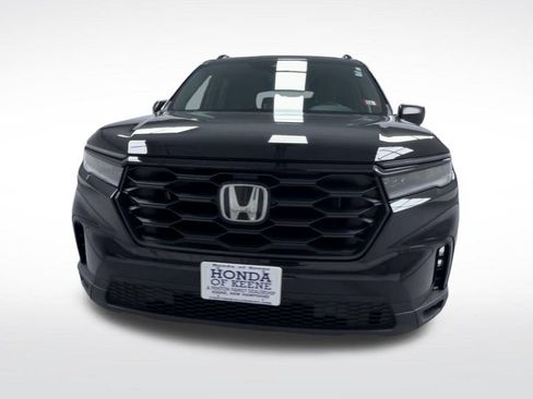 Used 2025 Honda Pilot Sport image 3