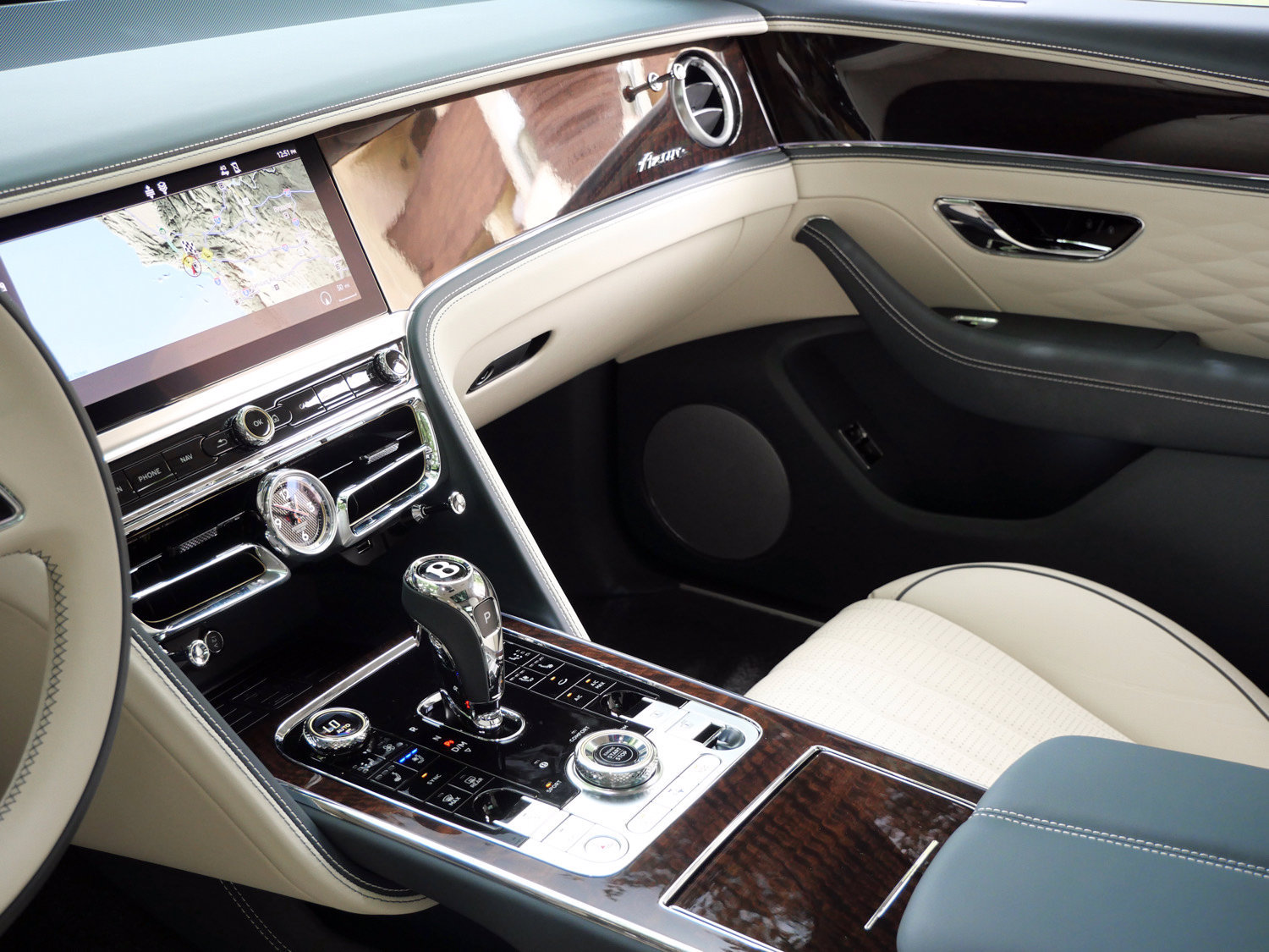 Used 2023 Bentley Flying Spur Azure AWD/4WD image 15