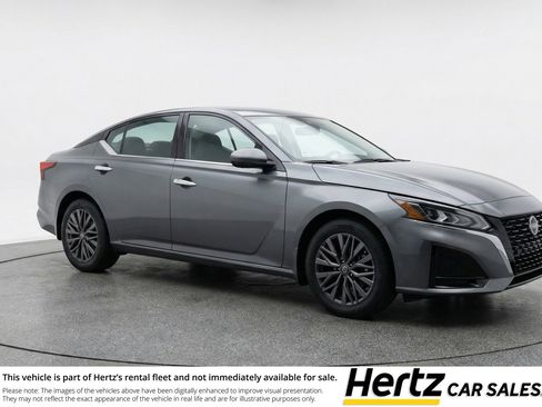 Used 2025 Nissan Altima 2.5 SV image 1