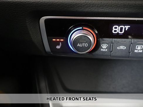 Used 2025 Audi Q3 2.0T Premium image 8