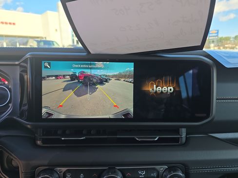 New 2025 Jeep Gladiator Sport image 24