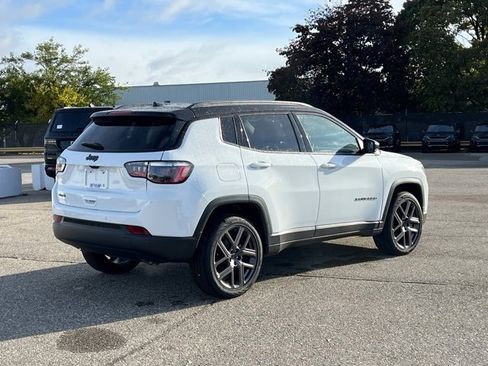 Used 2026 Jeep Compass Limited image 3