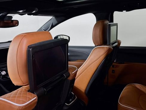 New 2026 Chrysler Pacifica Pinnacle FWD image 30