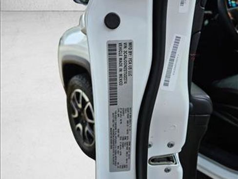 Used 2025 Jeep Compass Trailhawk AWD/4WD image 21