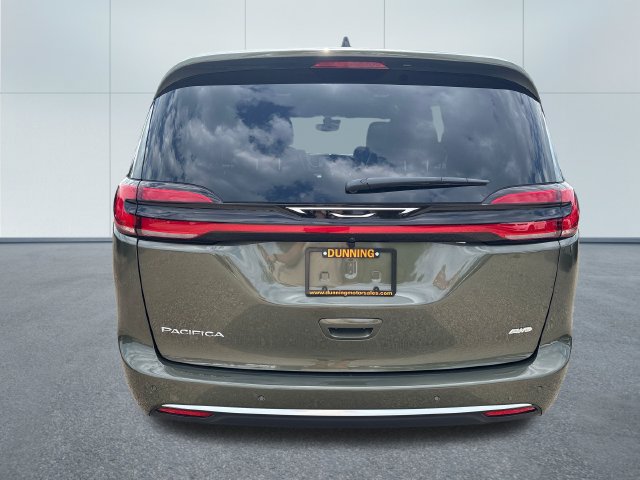 New 2027 Chrysler Pacifica Select AWD/4WD image 3