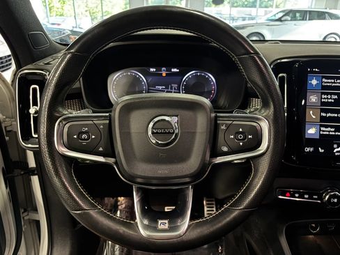 Used 2020 Volvo XC40 T4 R-Design FWD image 27