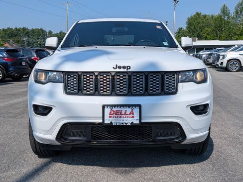 Used 2020 Jeep Grand Cherokee Altitude AWD/4WD image 2