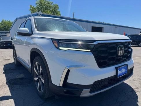 Used 2024 Honda Pilot Touring image 8