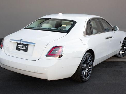 Used 2024 Rolls-Royce Ghost image 28