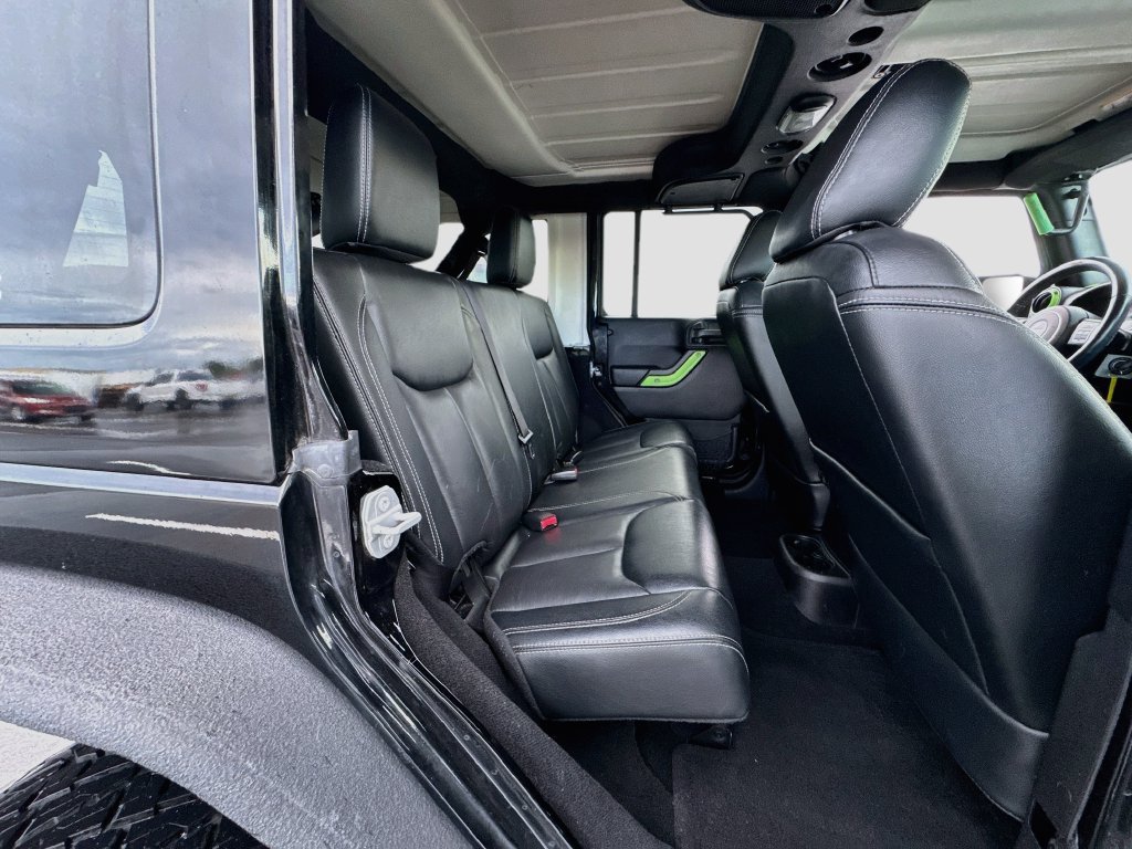Used 2017 Jeep Wrangler Unlimited Sahara w/ Connectivity Group AWD/4WD image 23